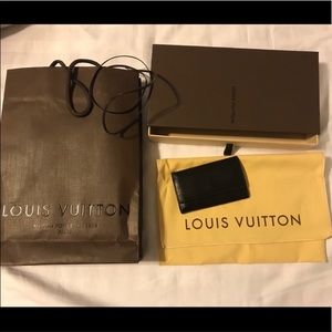 ✨24HR SALE Louis Vuitton Epi Noir 6 key holder✨